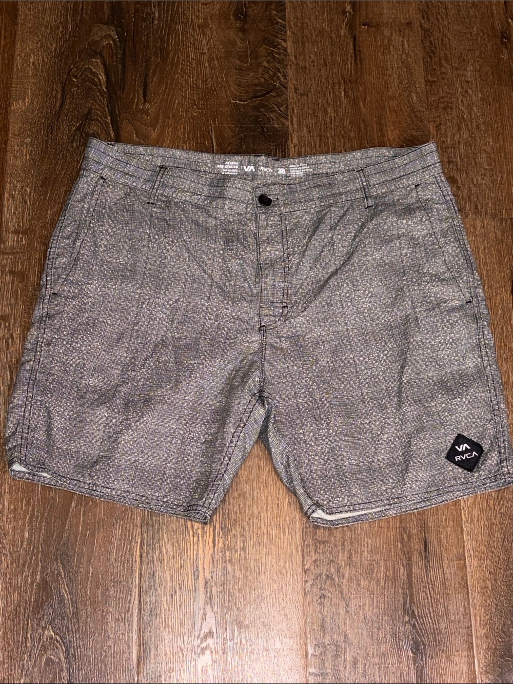 RVCA men's hybrid black and white button shorts LIKW NEW 38